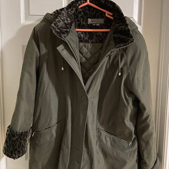 Woman's Fall/winter Jacket - Picture 1 of 7
